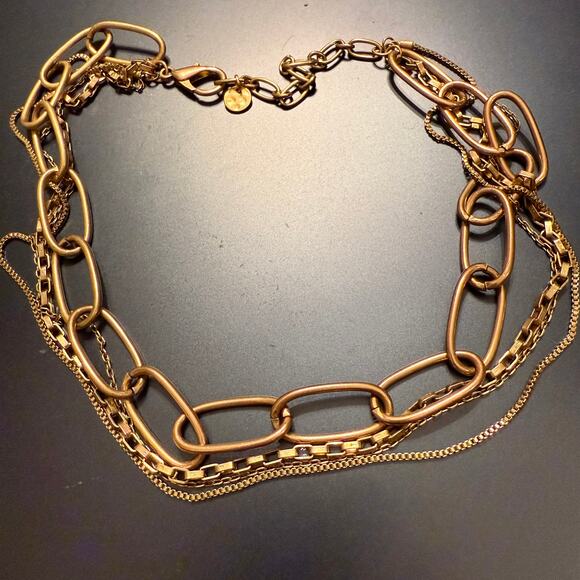 ๐HP!๐ Layered Gold Tone Chain Link Necklace - Picture 9 of 10